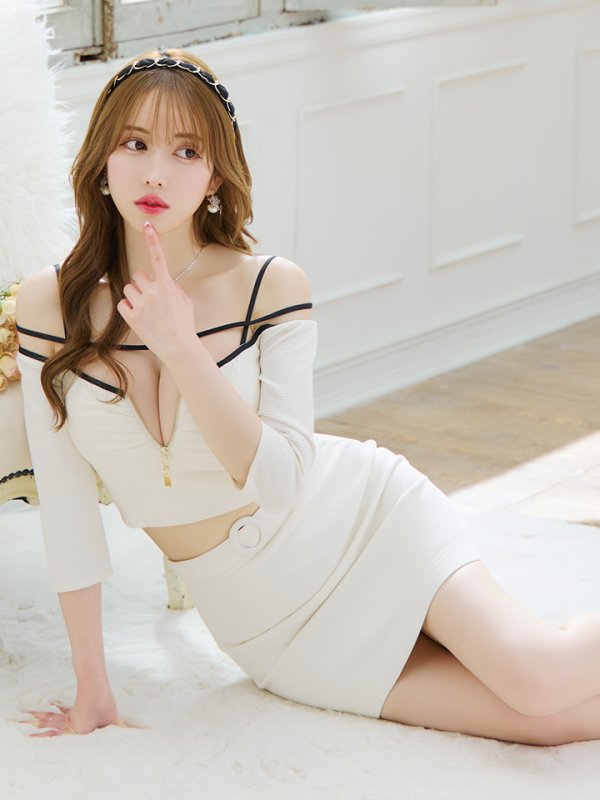 画像9: XSサイズあり【Glossy/グロッシー】フロントジップ/ 袖付き/ オフショル/ タイト/ セットアップ/ ワッフル/ ミニドレス/ キャバドレス[OF08]