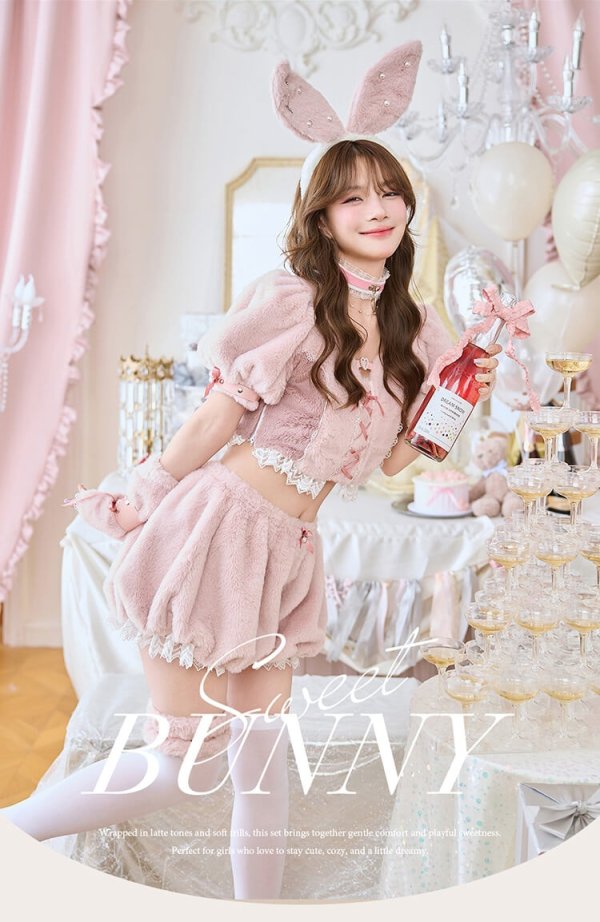 ピンク　モデル身長：166cm　着用サイズ：Fサイズ