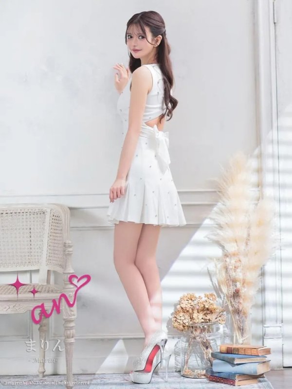 ホワイト モデル:まりん 着用サイズ:Sサイズ