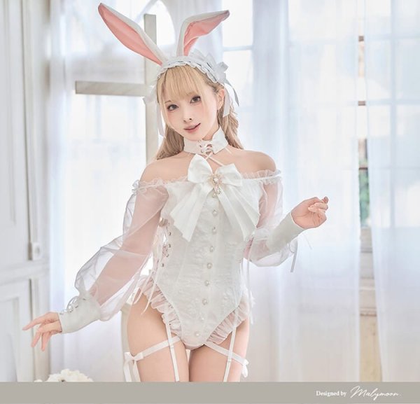 ホワイト　モデル身長：161cm　着用サイズ：Fサイズ