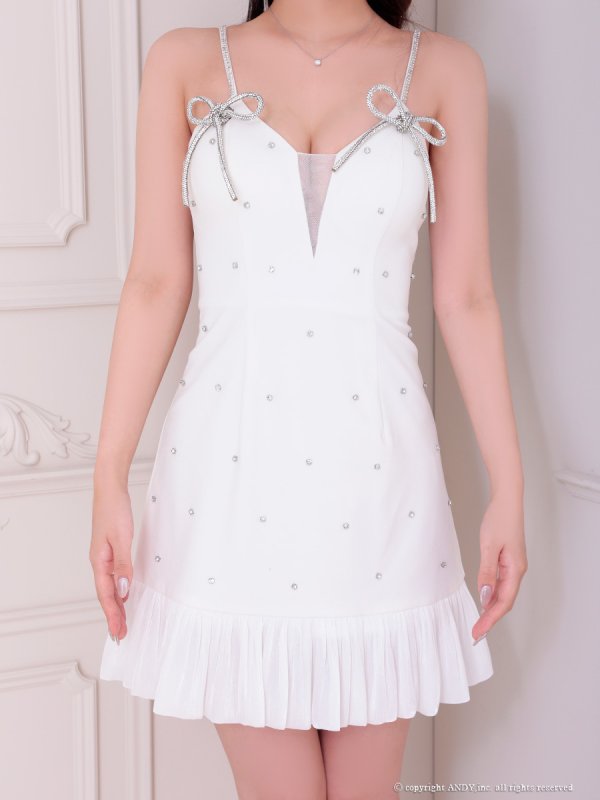 ホワイト モデル:もみじ 着用サイズ:Sサイズ