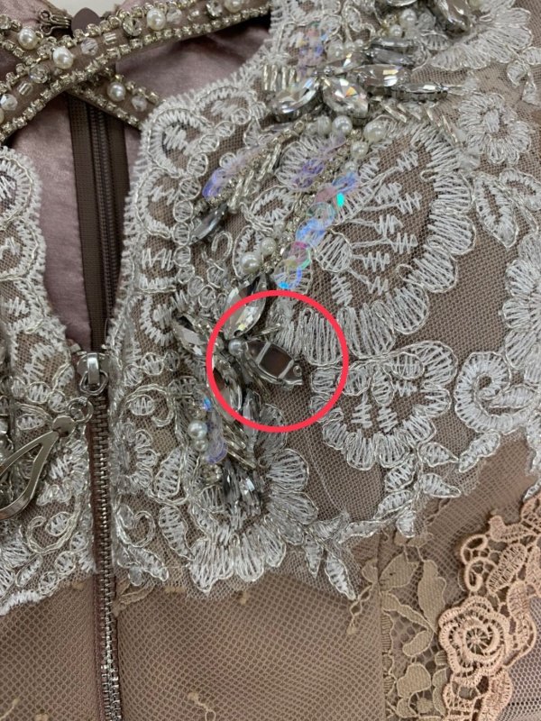 画像8: 訳あり商品☆ビジュー取れ☆【Glossy/グロッシー】サイドレース切替/ フロントジッパー/ タイト/ ミニドレス/ キャバドレス[OF2]