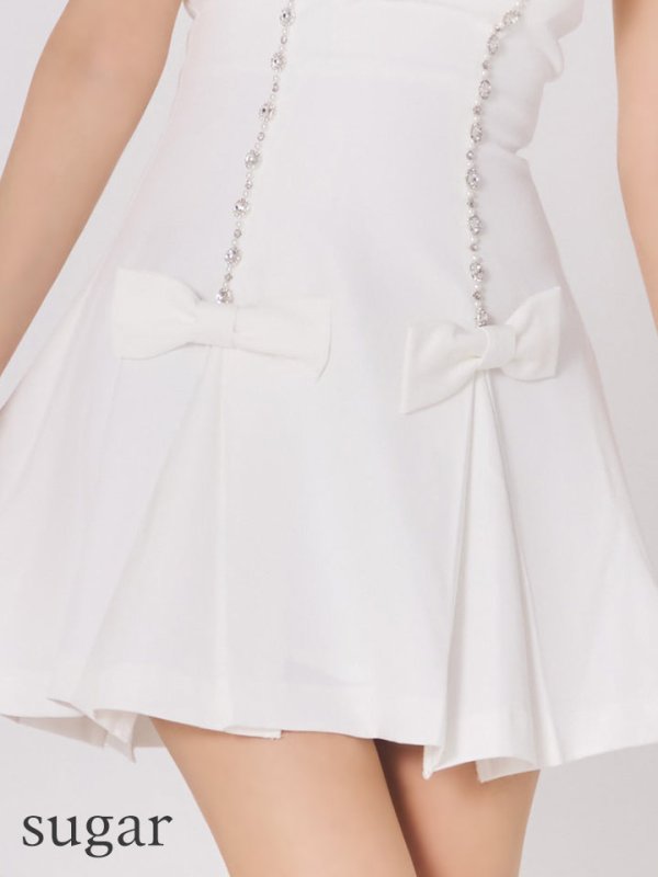 ホワイト モデル：三上悠亜　身長：159cm　着用サイズ：Sサイズ