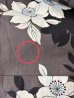 画像15: 訳あり☆数カ所に無数の穴あきあり☆【即日発送】【浴衣】クラシカルグレーの百合浴衣 【浴衣３点セット 浴衣/帯/下駄】[FB02] (15)
