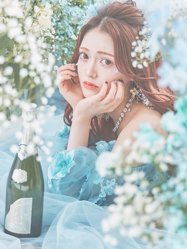 ブルー モデル:鈴音りん 身長:156cm 着用サイズ:Mサイズ