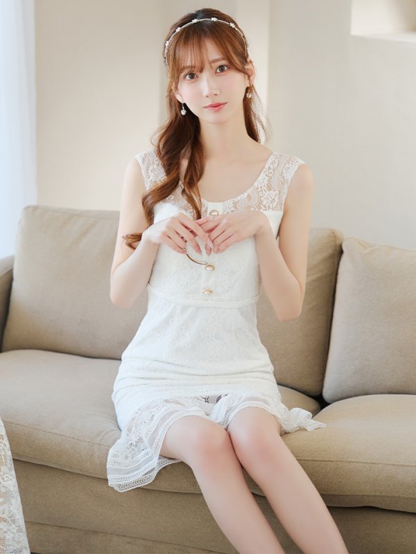 ホワイト モデル:あすか 身長:170cm 着用サイズ:Sサイズ