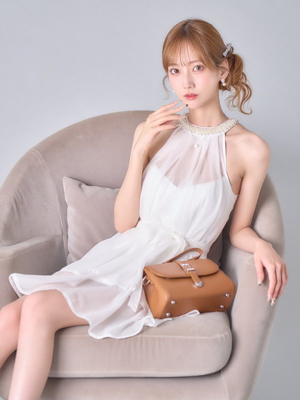 ホワイト モデル：あすか　身長：170cm　着用サイズ：Sサイズ