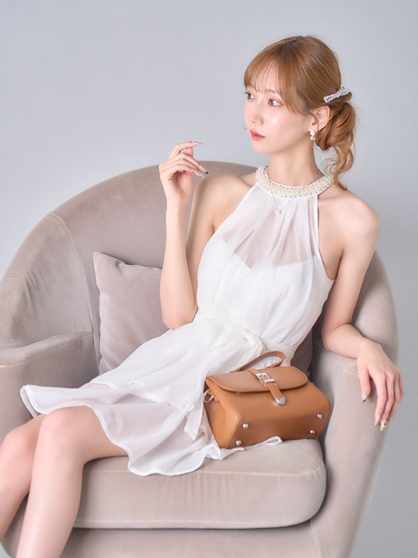 ホワイト モデル：あすか　身長：170cm　着用サイズ：Sサイズ