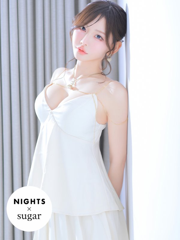 アイボリーxアイボリー　モデル：浜辺りんか　着用サイズ：Sサイズ