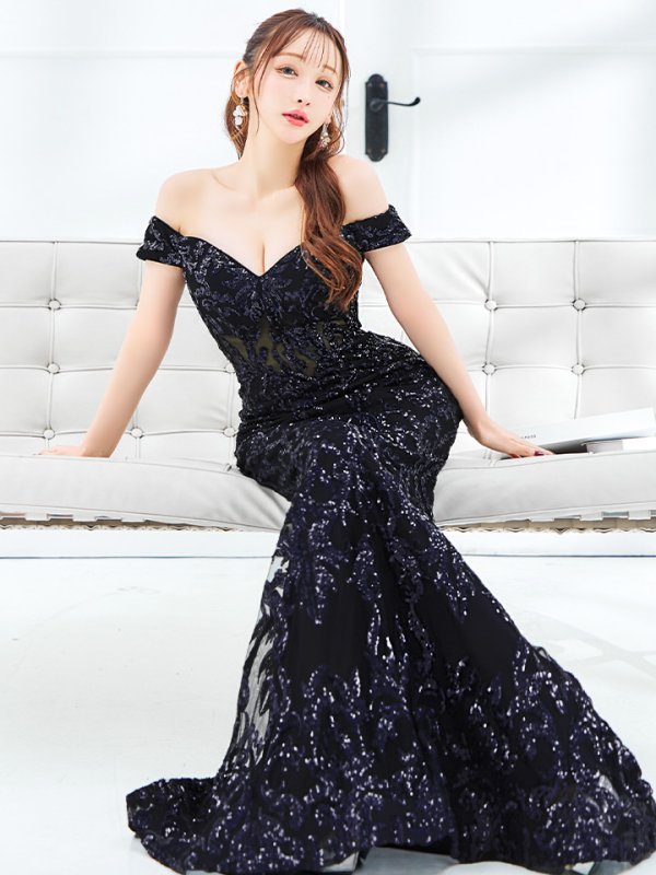 ブラック モデル:真優川咲 身長:158cm:Mサイズ