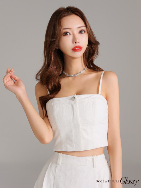 ホワイト モデル:みゆ 身長:164cm 着用サイズ:Sサイズ