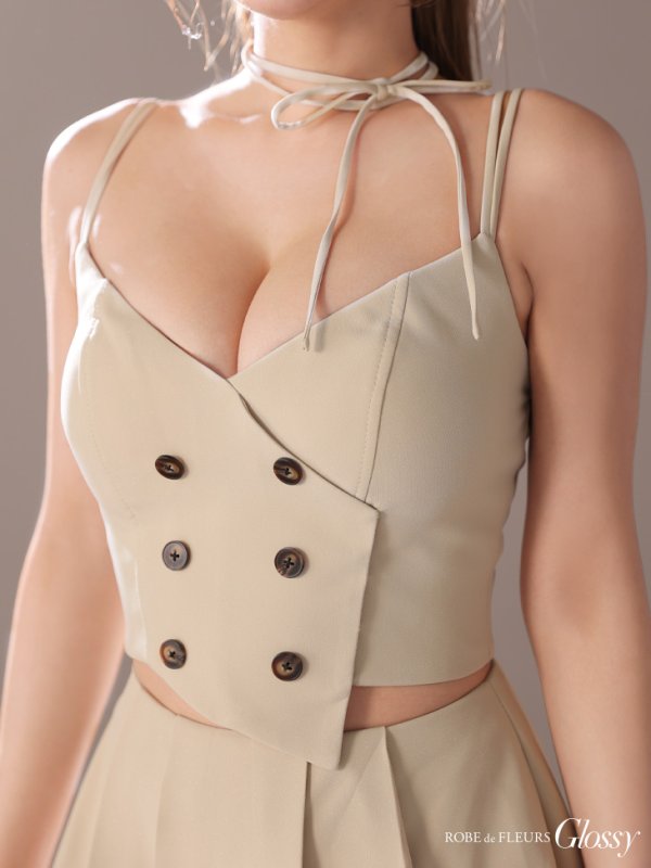 ベージュ モデル:如月れい 身長:156cm 着用サイズ:Sサイズ