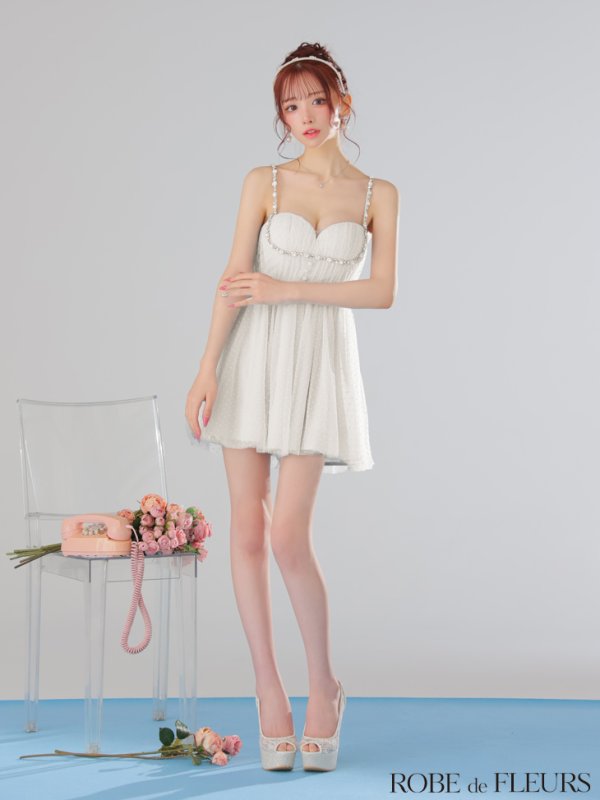 ホワイト モデル：らいか　身長：163cm　着用サイズ：Sサイズ