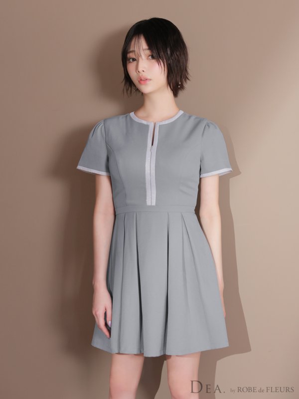 グレーxホワイト モデル：りこ　身長：156cm　着用サイズ：Sサイズ