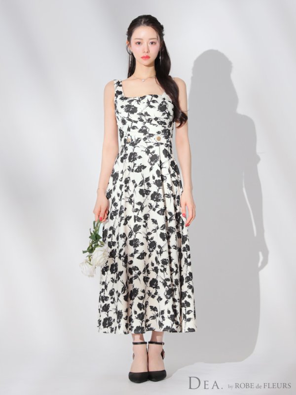 アイボリーxブラック モデル:るな 身長:159cm 着用サイズ:Sサイズ