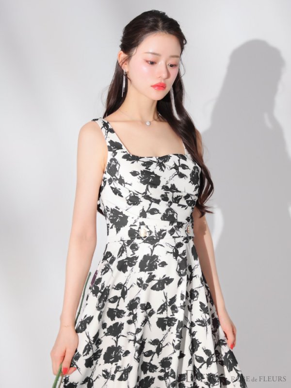 アイボリーxブラック モデル:るな 身長:159cm 着用サイズ:Sサイズ