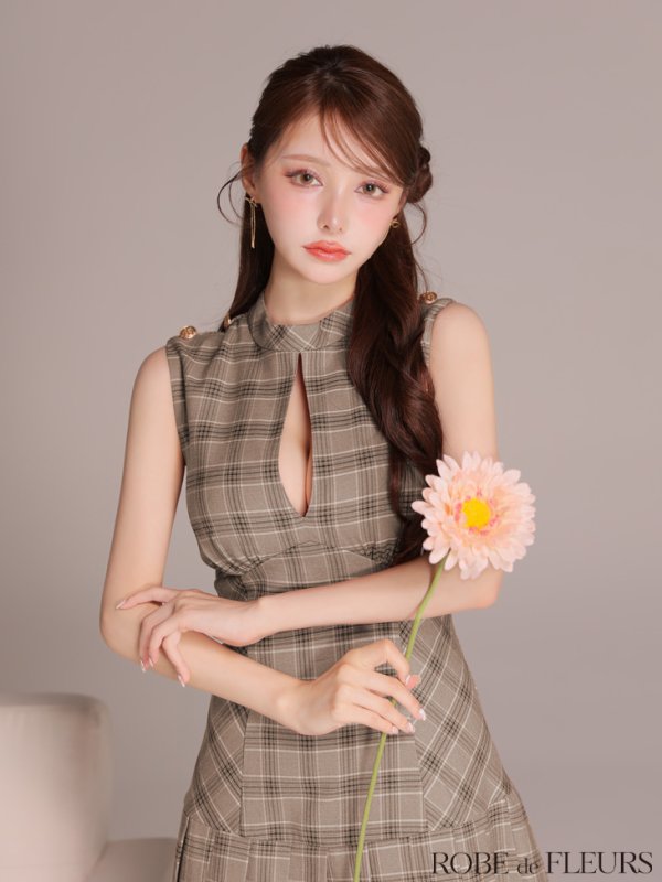 ベージュ モデル：ももか　身長：156cm　着用サイズ：Sサイズ