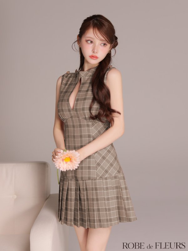 ベージュ モデル：ももか　身長：156cm　着用サイズ：Sサイズ