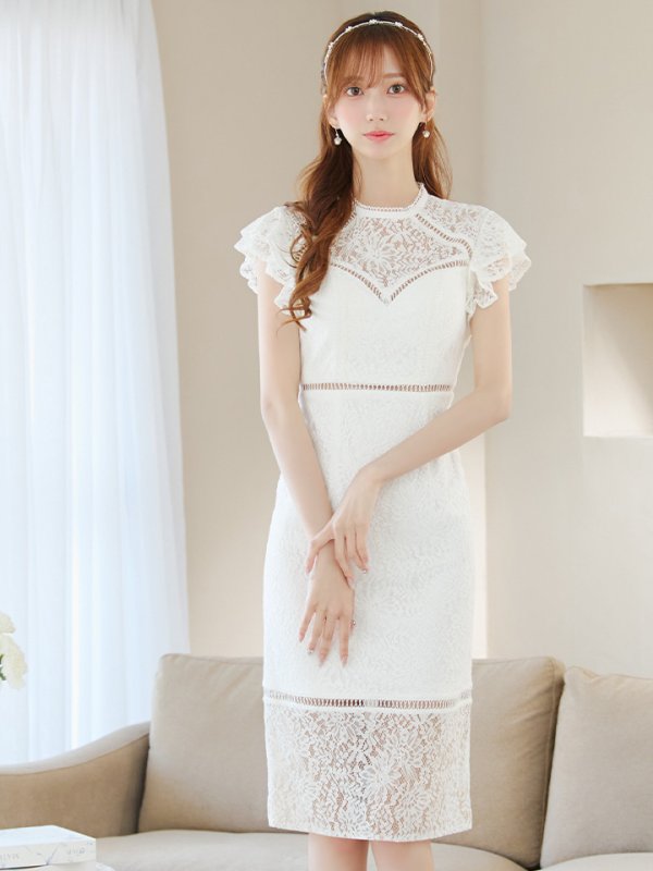 ホワイト モデル:あすか 身長:170cm 着用サイズ:Sサイズ