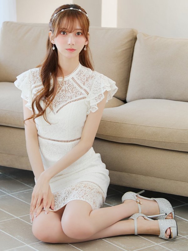 ホワイト モデル:あすか 身長:170cm 着用サイズ:Sサイズ