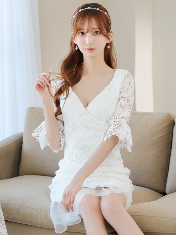 ホワイト モデル:あすか 身長:170cm 着用サイズ:Sサイズ