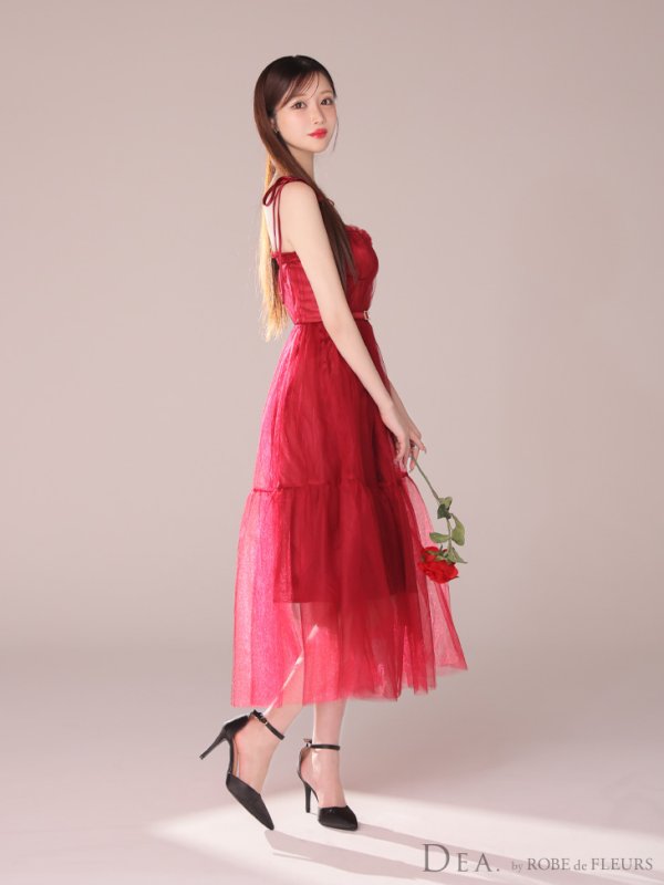 レッド モデル:桜伊みやこ 身長:168cm 着用サイズ:Sサイズ