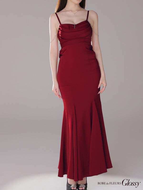 レッド モデル:桜伊みやこ 身長:168cm 着用サイズ:Sサイズ