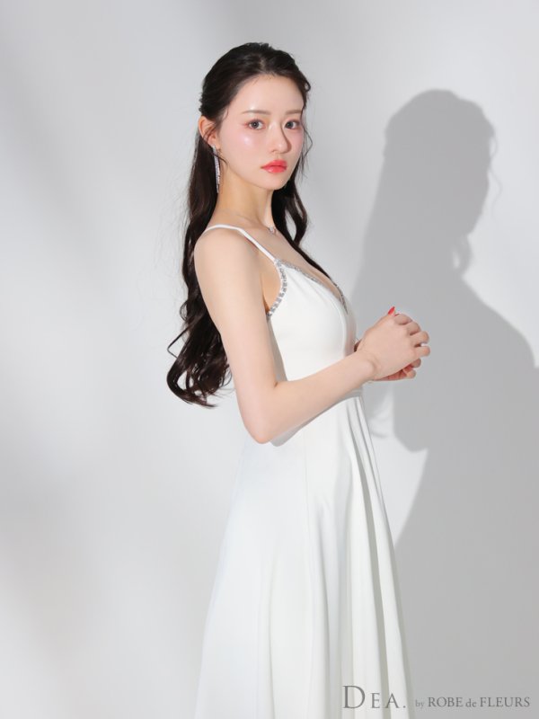 ホワイト モデル:るな 身長:159cm 着用サイズ:Sサイズ