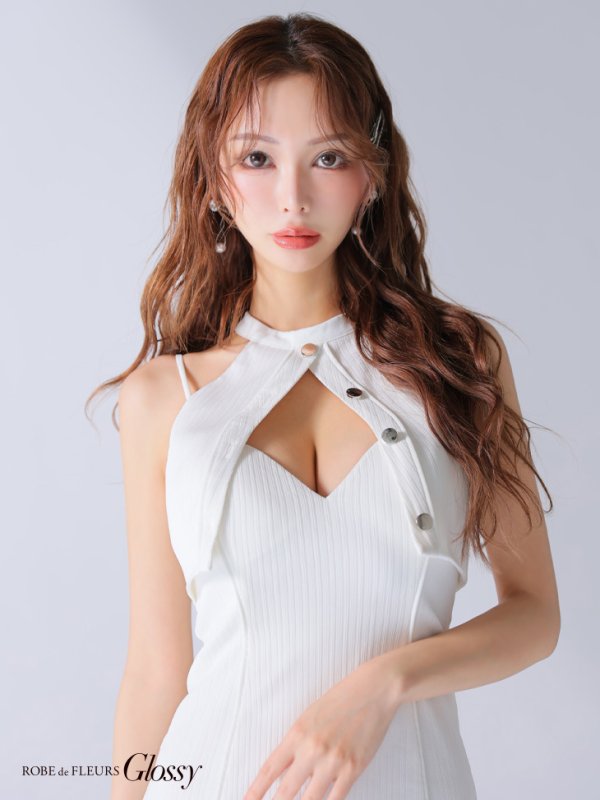 ホワイト モデル:みゆ 身長:166cm 着用サイズ:Sサイズ