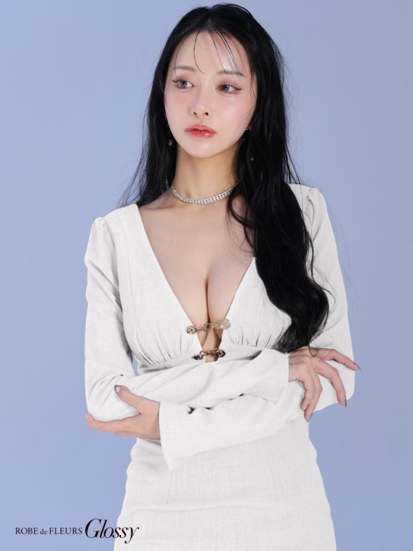 ホワイト モデル：まおちゃる　身長：158cm　着用サイズ：Sサイズ