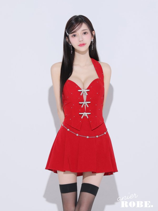 レッド モデル:ゆりお 身長:165cm 着用サイズ:Sサイズ