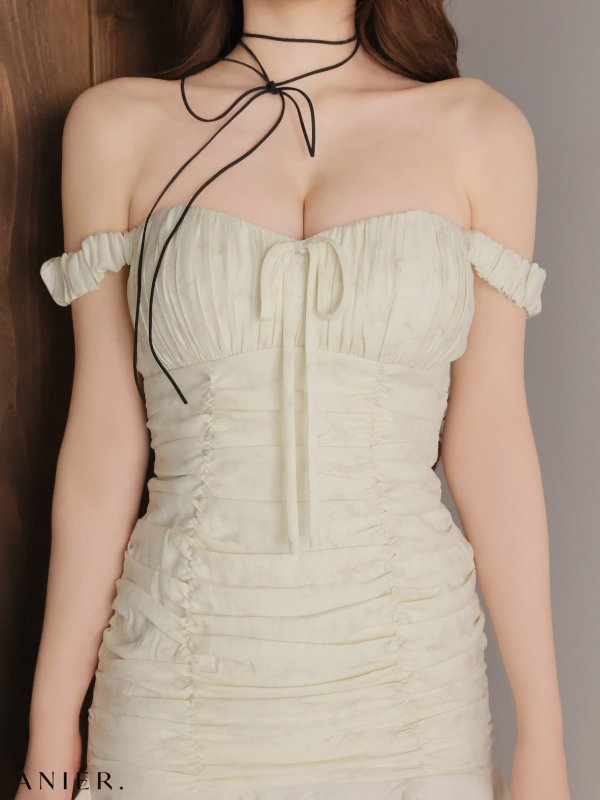 アイボリーグレー　モデル：まみ　身長：161cm　着用サイズ：Sサイズ