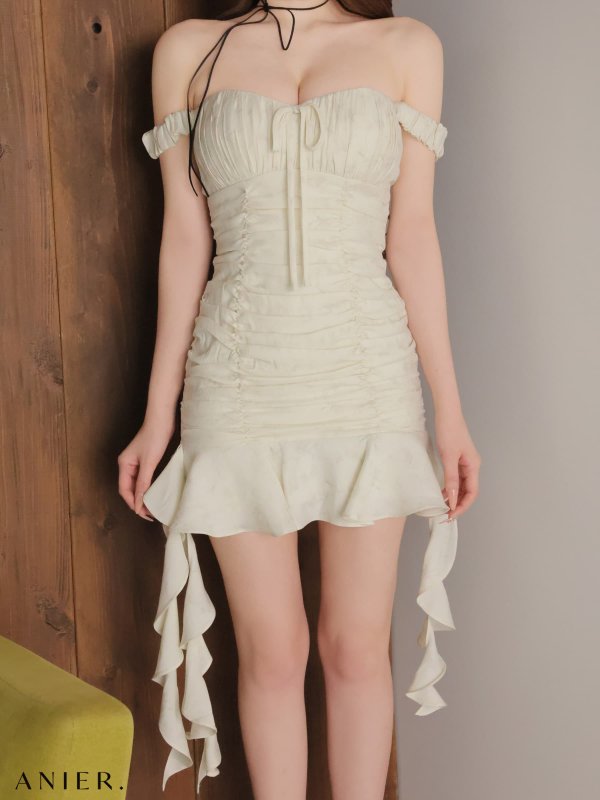 アイボリーグレー　モデル：まみ　身長：161cm　着用サイズ：Sサイズ