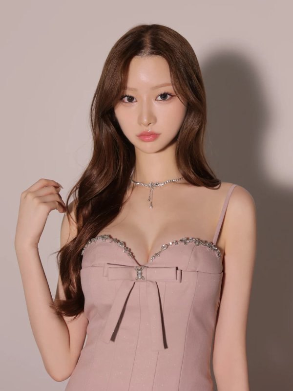 ピンクベージュ　モデル：かりん　身長：165cm　着用サイズ：Sサイズ