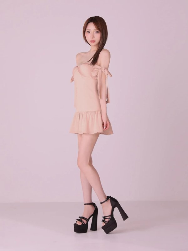 ピンクベージュ モデル：はな　身長：159cm　着用サイズ：Sサイズ
