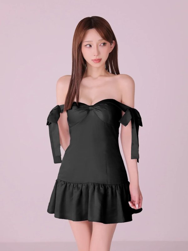 ブラック モデル：はな　身長：159cm　着用サイズ：Sサイズ