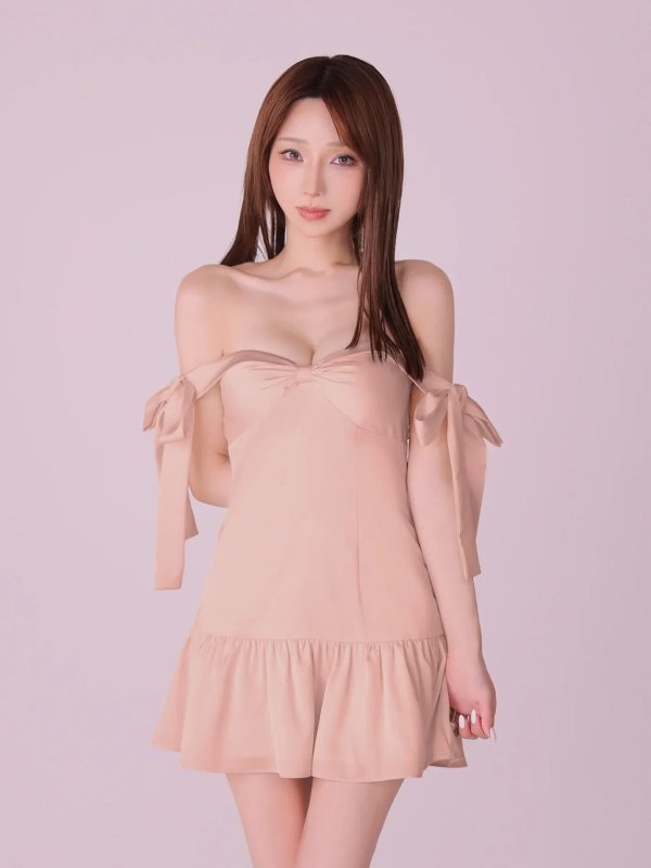 ピンクベージュ モデル：はな　身長：159cm　着用サイズ：Sサイズ