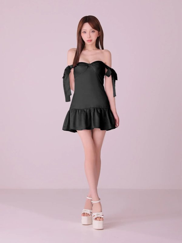 ブラック モデル：はな　身長：159cm　着用サイズ：Sサイズ