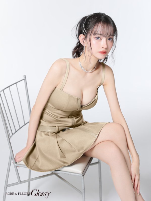 ベージュ モデル：まおちゃる　身長：160cm　着用サイズ：Sサイズ