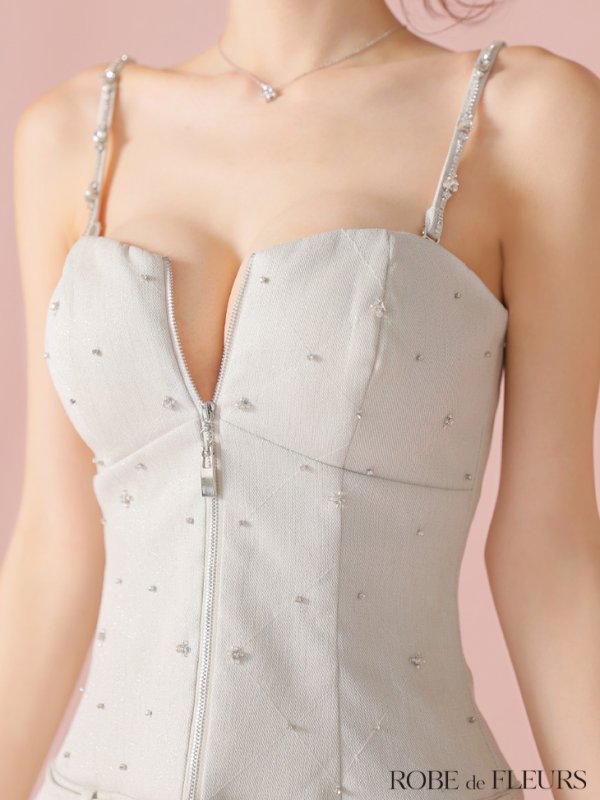 ホワイト モデル：まりん　身長：164cm　着用サイズ：Sサイズ