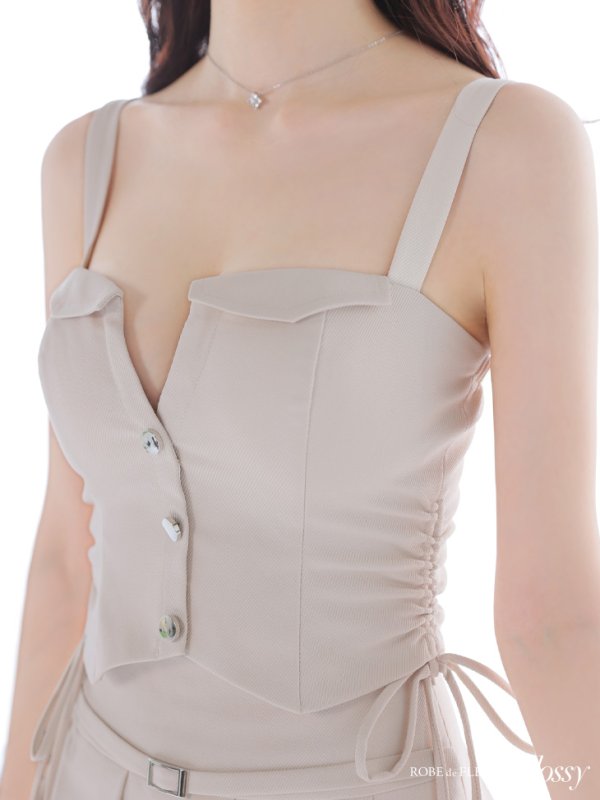 ベージュ　モデル：らいか　身長：163cm　着用サイズ：Sサイズ