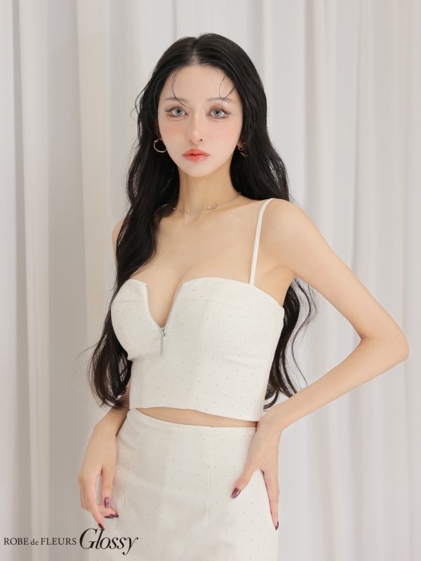 ホワイト　モデル：まおちゃる　身長：158cm　着用サイズ：Sサイズ