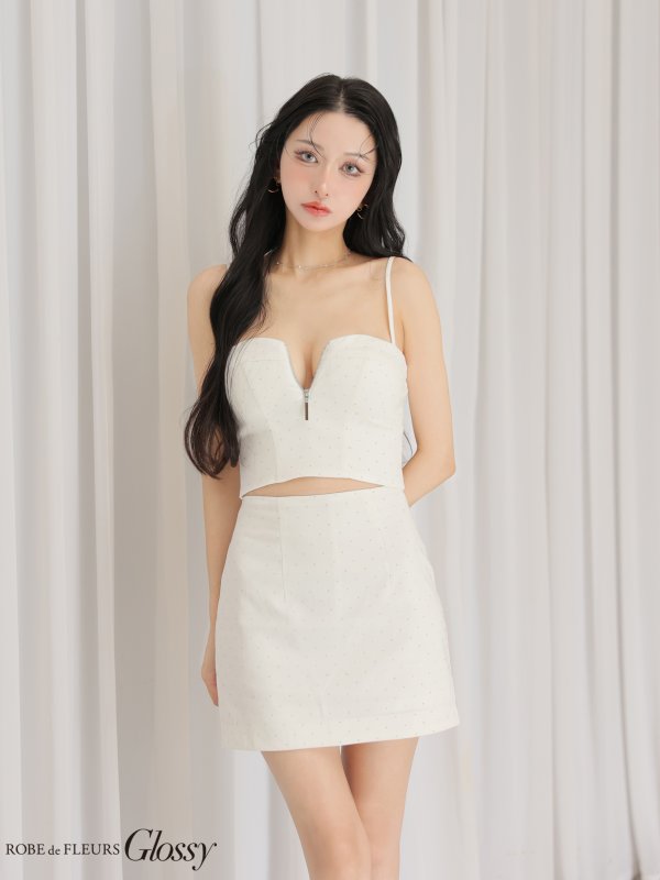 ホワイト　モデル：まおちゃる　身長：158cm　着用サイズ：Sサイズ