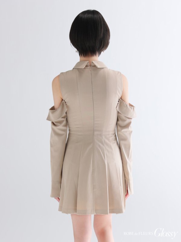 ベージュ　ホワイト　モデル：りこ　身長：156cm　着用サイズ：Sサイズ