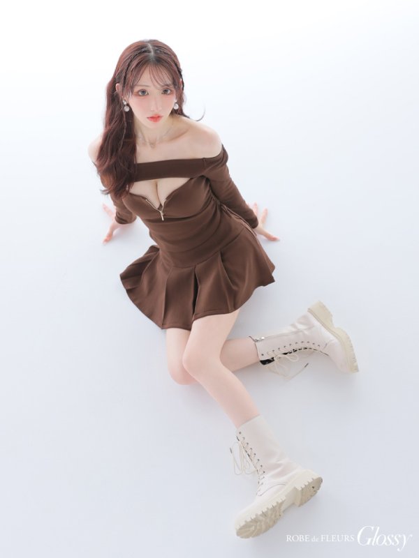 ブラウン モデル：らいか　身長：163cm　着用サイズ：Sサイズ