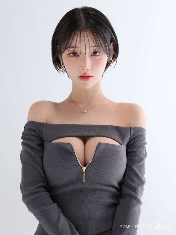 グレー モデル：りこ　身長：156cm　着用サイズ：Sサイズ