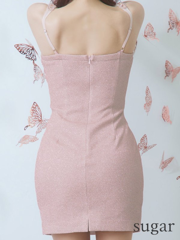 ピンクベージュ モデル:真優川咲 身長:158cm 着用サイズ:Sサイズ