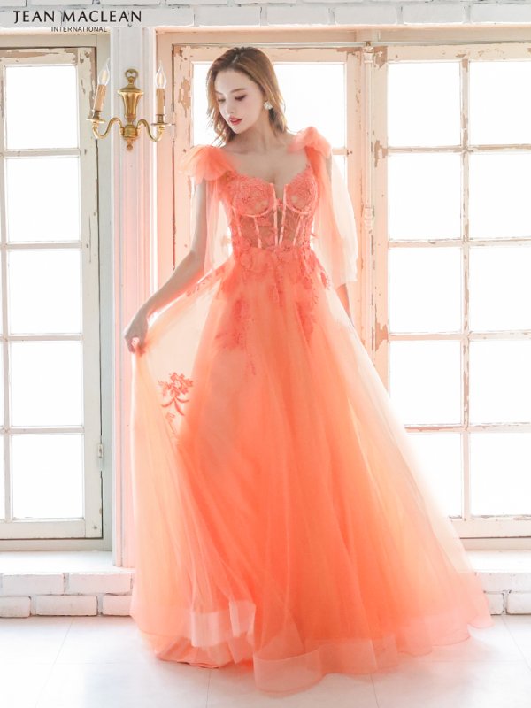 オレンジ モデル:KAREN 身長:165cm:Mサイズ