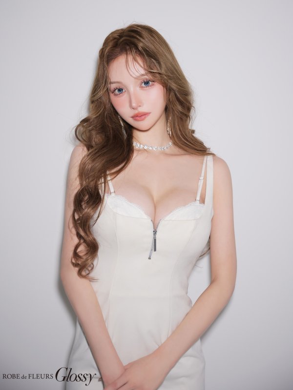 ホワイト　しおん　身長：158cm　着用サイズ：Sサイズ