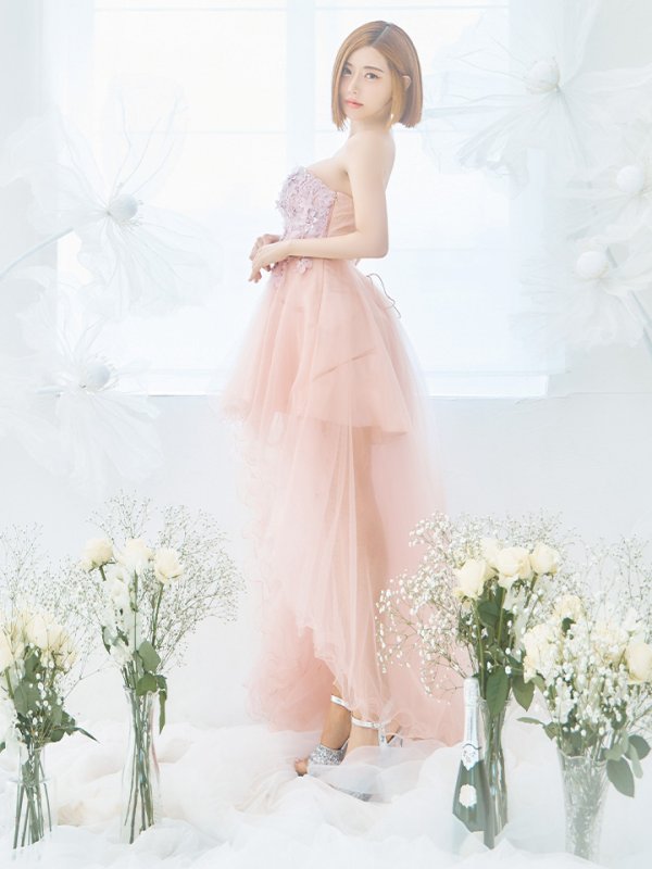 ピンクベージュ モデル:DJ SODA 身長:168cm 着用サイズ:Mサイズ